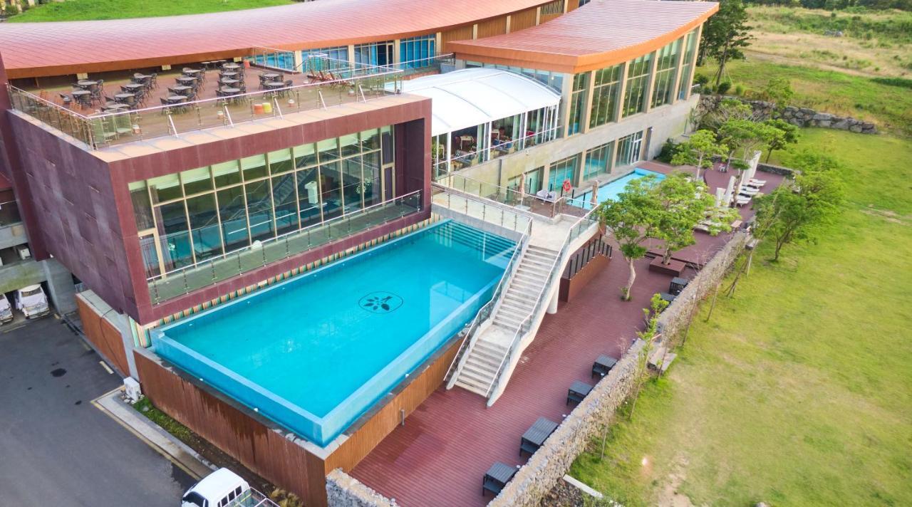 Camphortree Hotel And Resort Csedzsu Kültér fotó