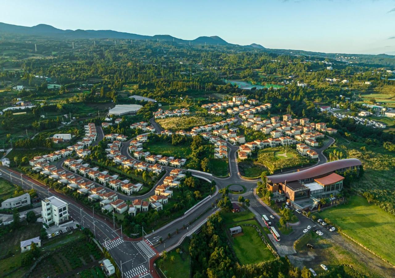 Camphortree Hotel And Resort Csedzsu Kültér fotó