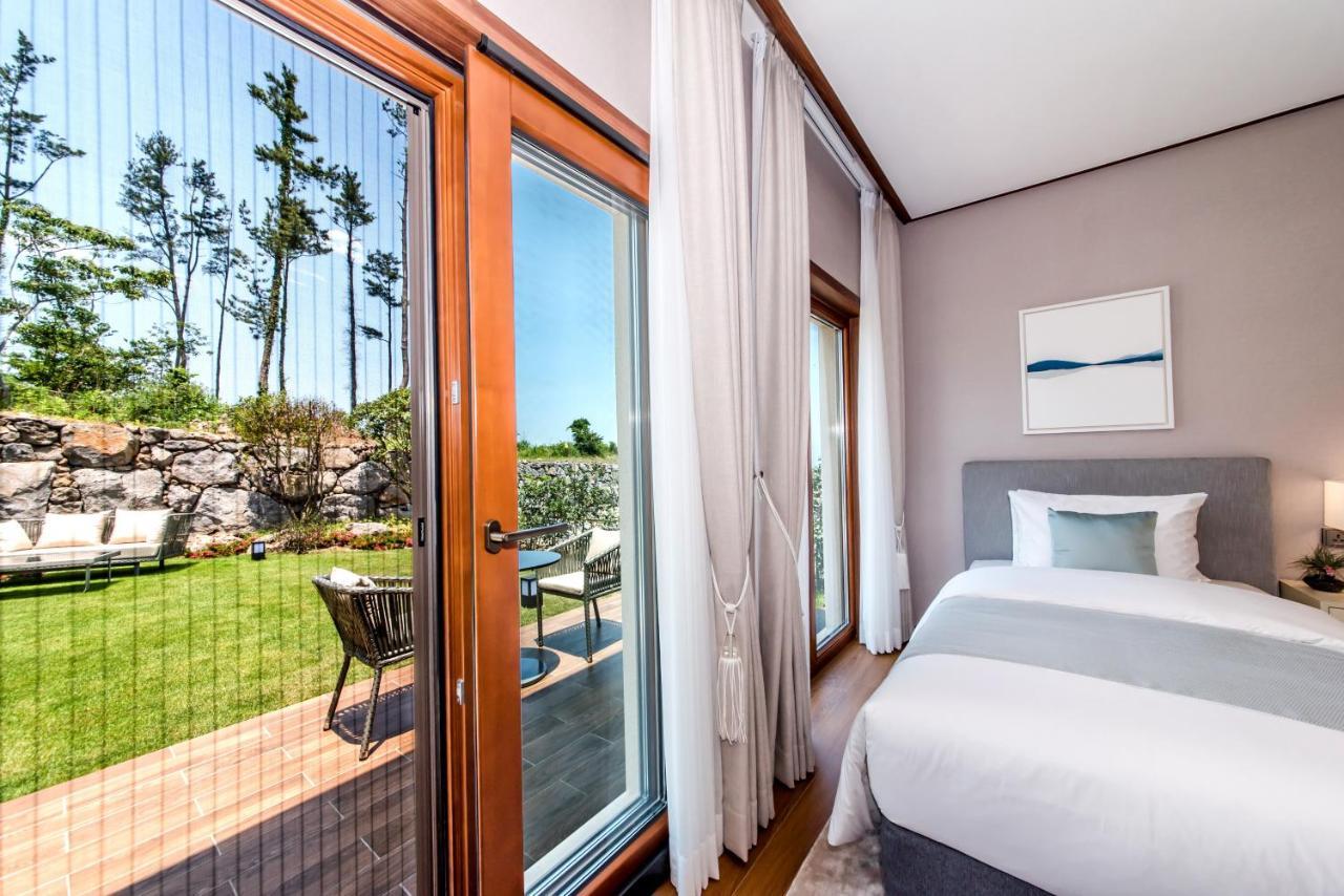 Camphortree Hotel And Resort Csedzsu Kültér fotó