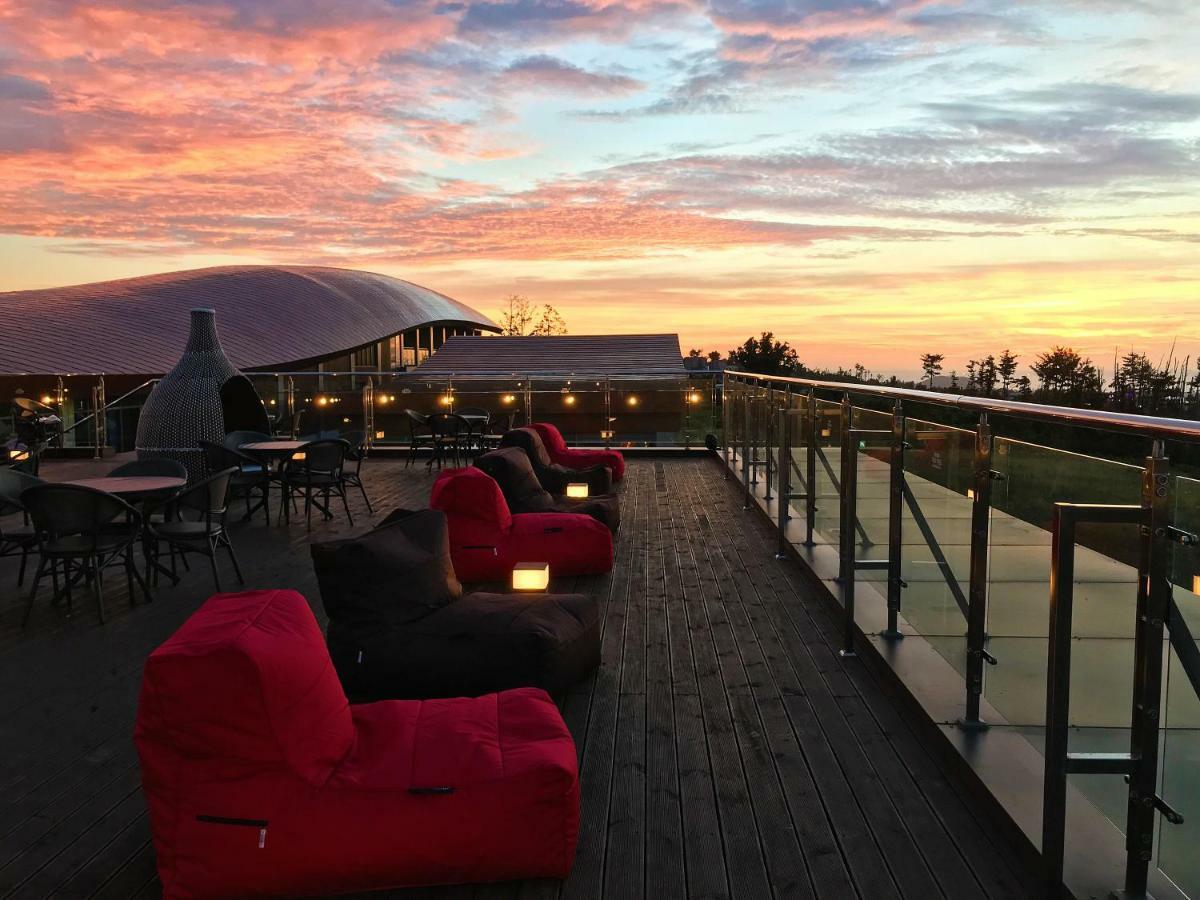 Camphortree Hotel And Resort Csedzsu Kültér fotó